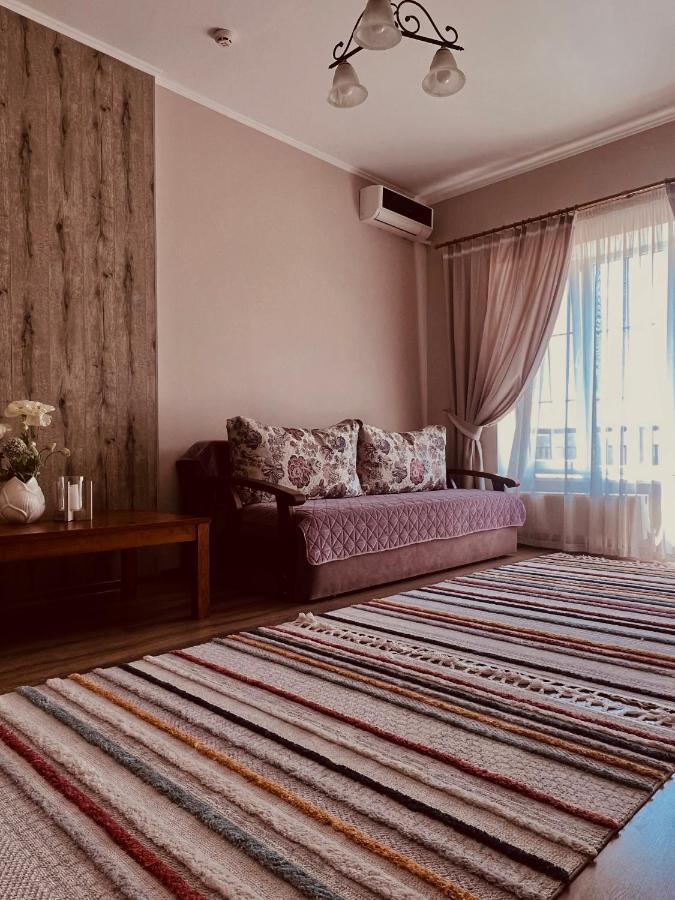 Tamerlan Khmelʼnytsʼkyy Extérieur photo